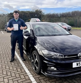 Huge congratulations ⭐️Corey Barnes⭐️ on your well earned pass today with just 3 driver faults. So nice to hear such positive comments from your examiner, on your standard of drive, and such a great way to end the year! Thank you for all your effort throughout and putting your trust in me as your coach. Look forward to seeing you in your 🛞🛞🛞🛞very soon…stay safe!