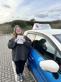Massive congratulations to Lizzie for passing her test first time today with no driver faults!<br />
Excellent comments from the examiner.<br />
Super well done Lizzie! 😁